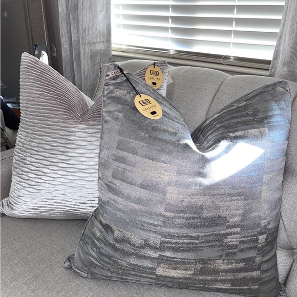 1-NWT CALLISTO HOME DECORATIVE PILLOW (Please read description for details) - Picture 3 of 14